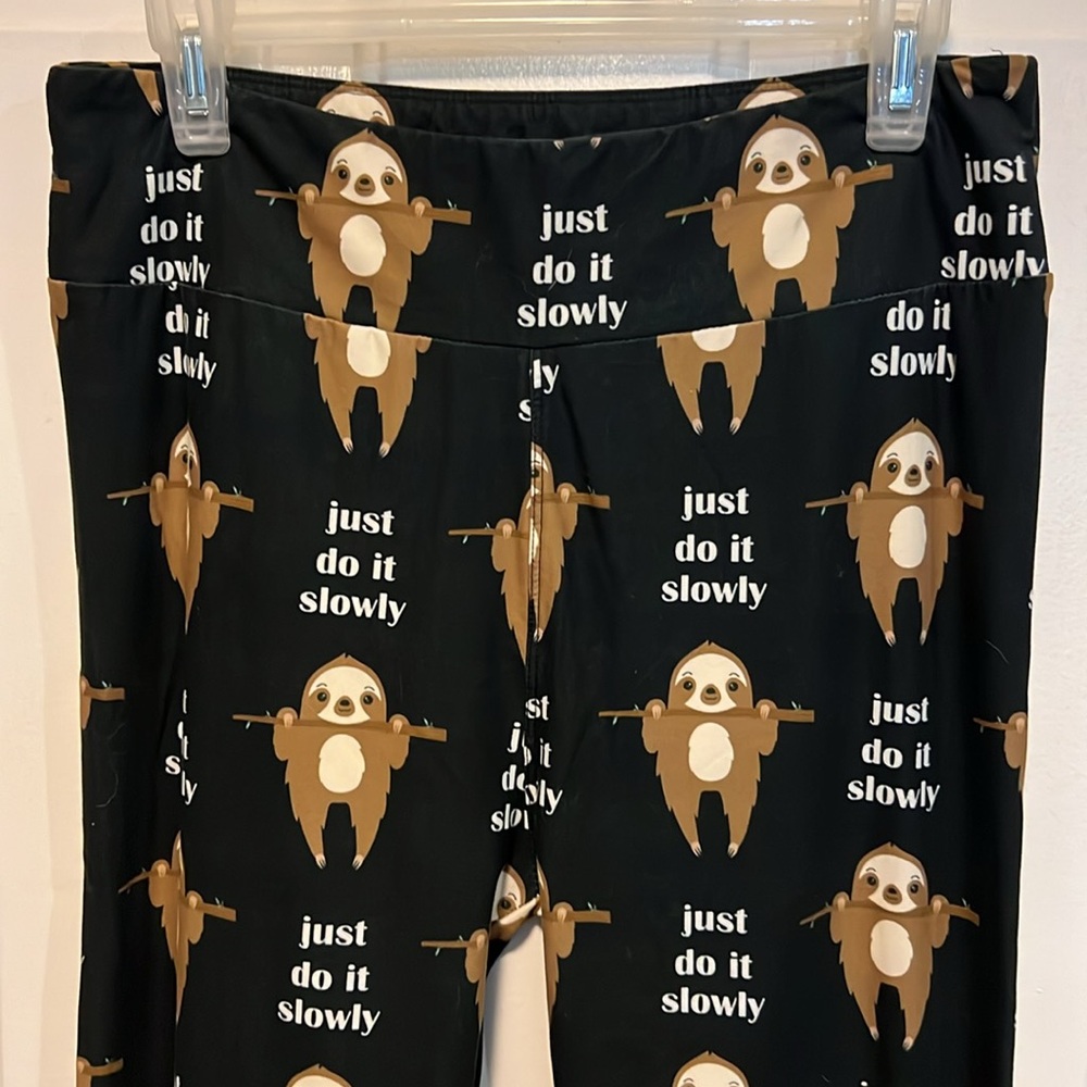 🔴 CLEARANCE🔖 LK NW “JUST DO IT SLOWLY” 🦥 BLACK SLOTH LEGGINGS Women’s XXL - Picture 2 of 4